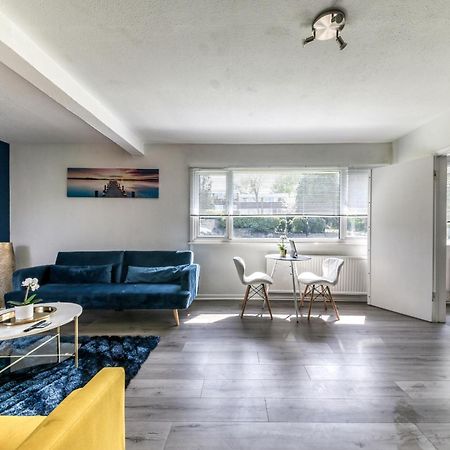 Contemporary 4 Bedroom Detached House With Parking And City Links 克罗伊登 客房 照片