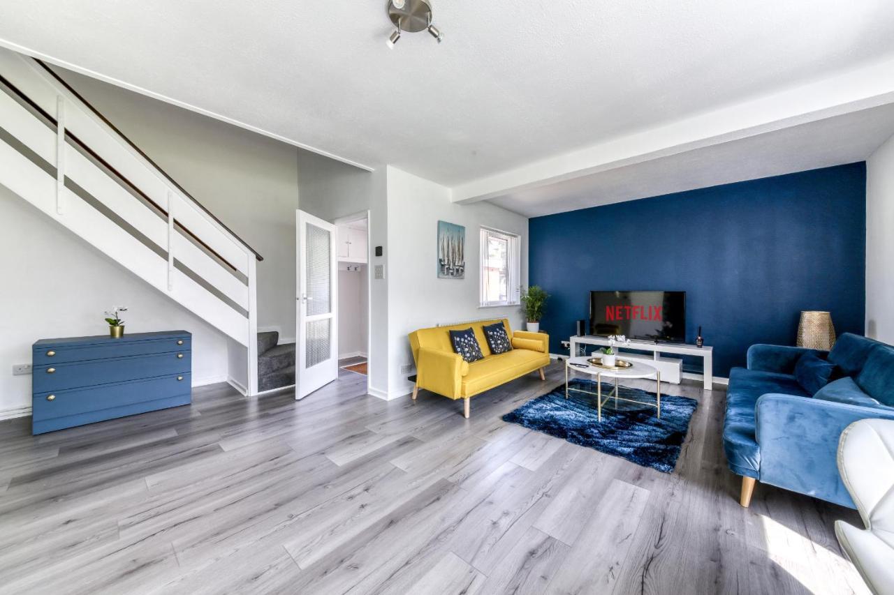 Contemporary 4 Bedroom Detached House With Parking And City Links 克罗伊登 外观 照片