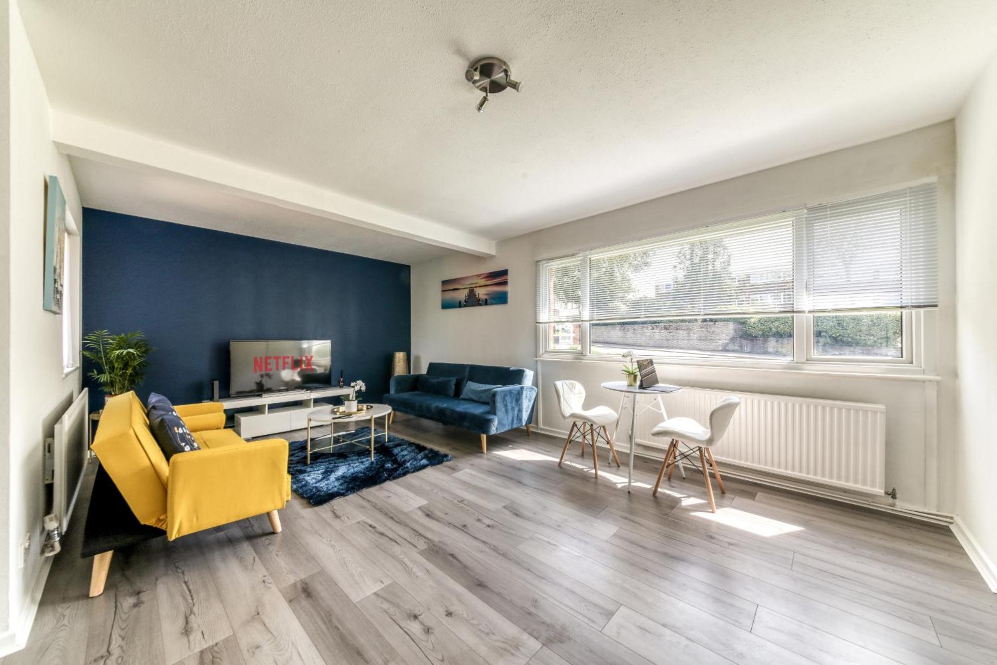Contemporary 4 Bedroom Detached House With Parking And City Links 克罗伊登 客房 照片